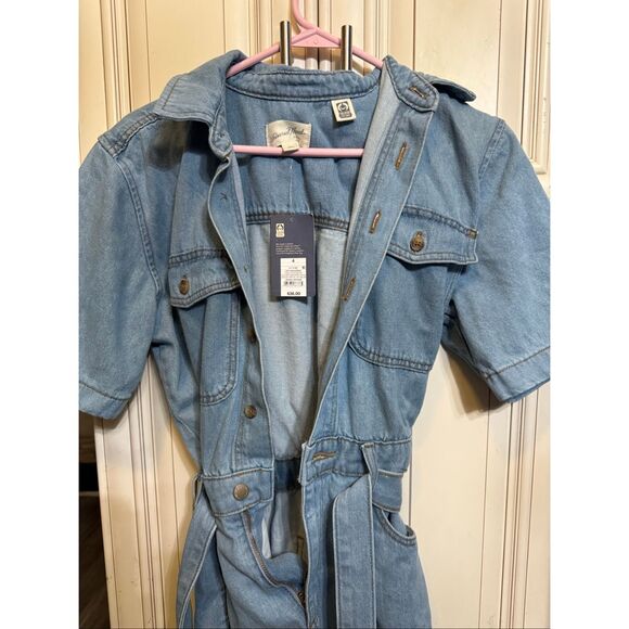 Universal Thread Women's Short Sleeve Button Front Belted Denim Romper Blue 4 NW - Picture 3 of 9